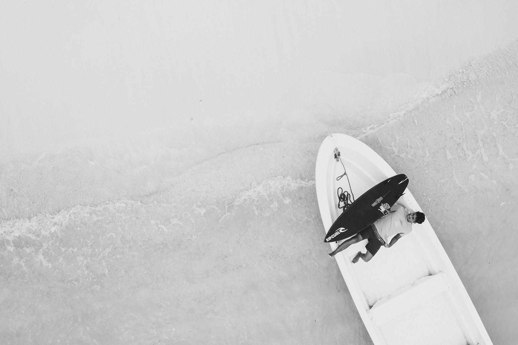 Artistic picture of a surfer in black and white