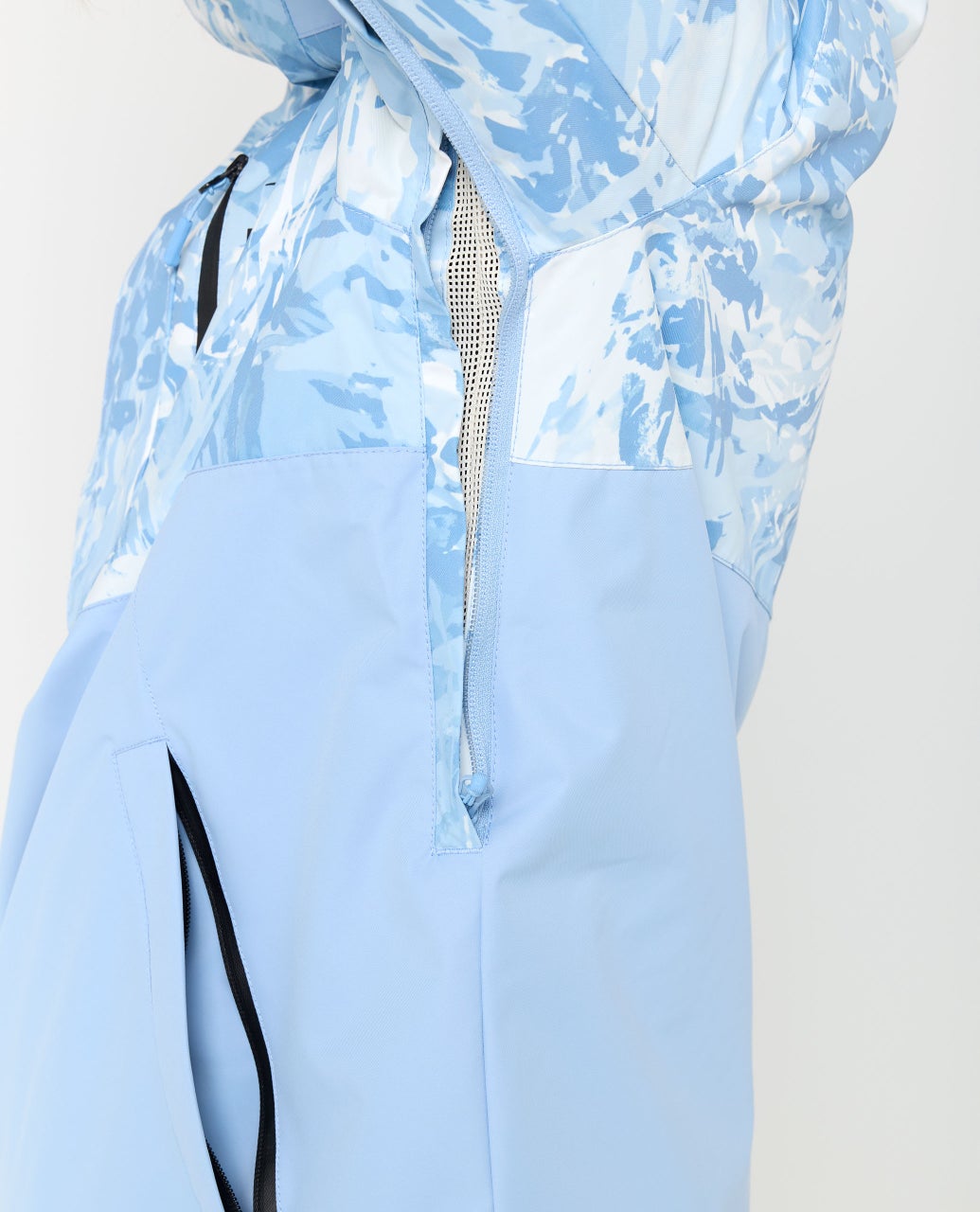 00HWOU_8962_8_1759107421000