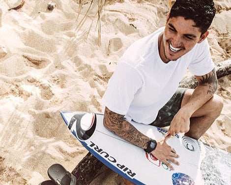 The surfer Gabriel Medina smiling